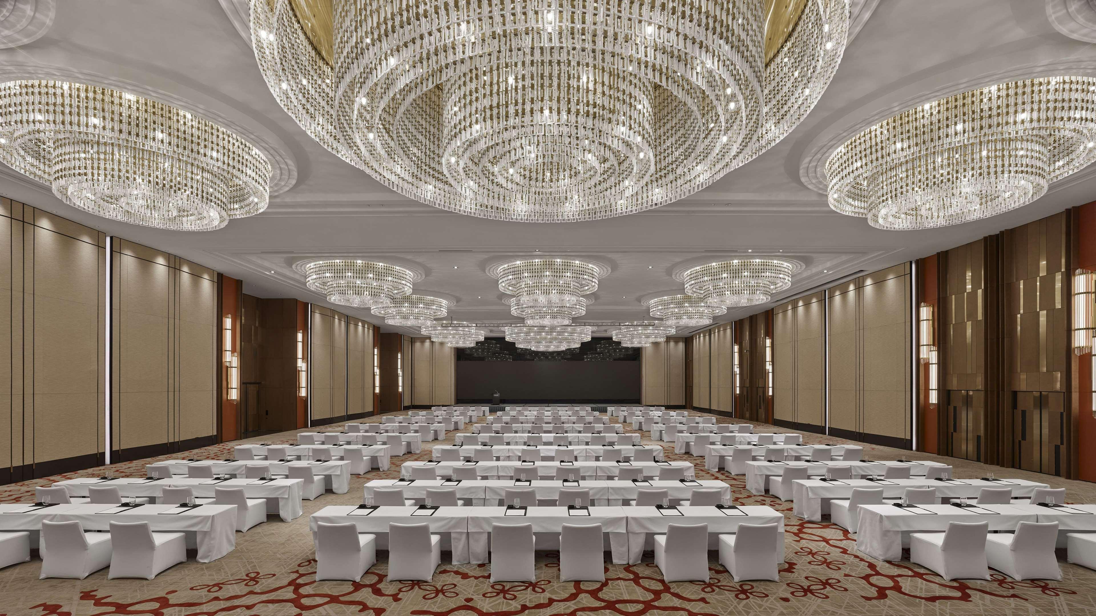 Hilton Lanzhou City Center Экстерьер фото